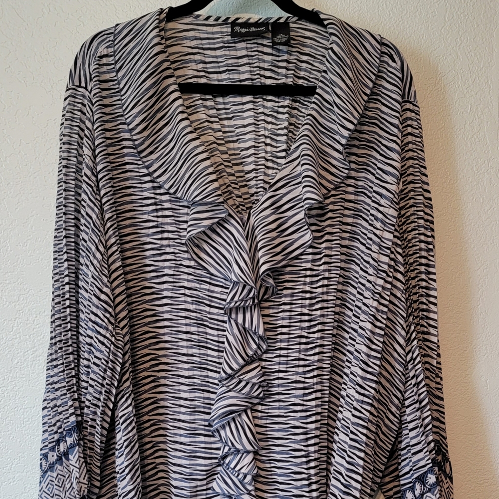 Plus size Maggie Barnes Blouse 4X  30 / 32 Feminine
